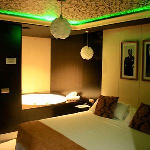 Deluxe Room Spa Bath